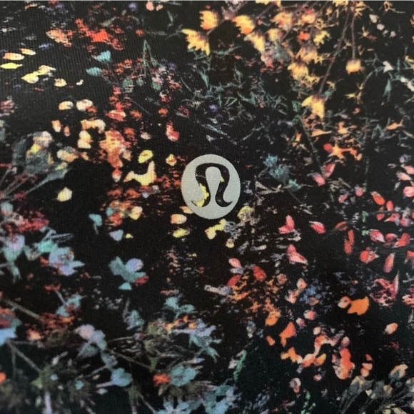 Lululemon Wunder Under High Rise Crop
Scallop, Foliage Overlay - Picture 8 of 8